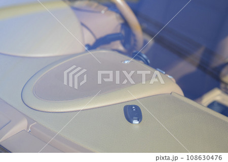 車の鍵の閉じ込み(インロック) 車の鍵の閉じ込み(インロック) 108630476