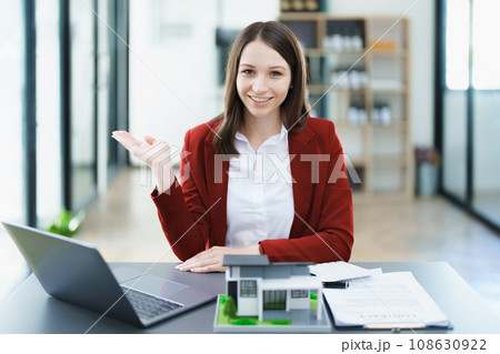 Guarantee, mortgage, agreement, contract, sign, real estate agent delivers the house to the customer after signing important contract documents. 108630922