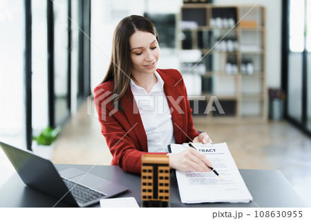 Guarantee, mortgage, agreement, contract, signed, real estate agent pointing to documents for customers to read the agreement before signing important documents. 108630955