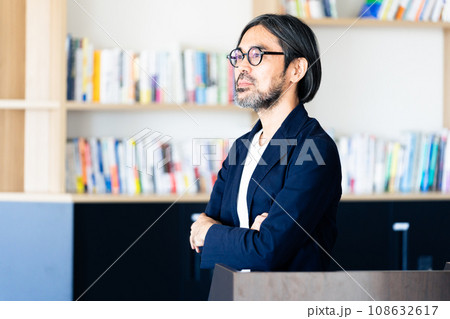 ミドル男性 108632617