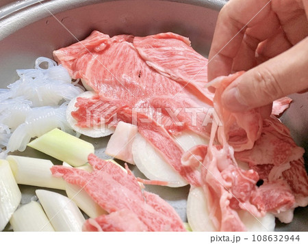 米沢牛 すき焼き 写真素材 米沢牛 すき焼き 写真素材 108632944