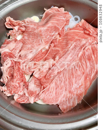 米沢牛 すき焼き 写真素材 米沢牛 すき焼き 写真素材 108632948