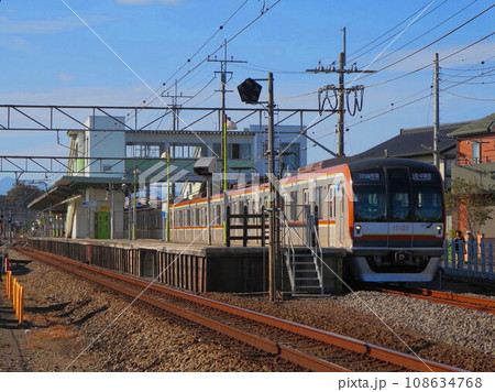西武鉄道元加治駅ホーム 東京メトロ10000系 108634768