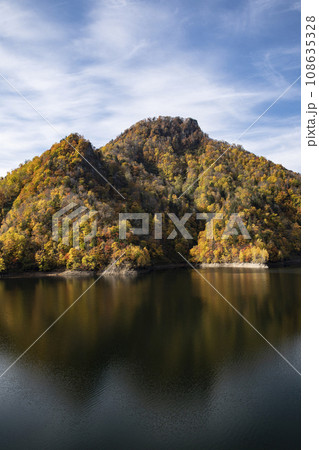 定山渓の紅葉 108635328