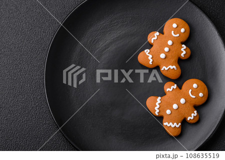 Delicious gingerbread cookies with honey, ginger and cinnamon 108635519