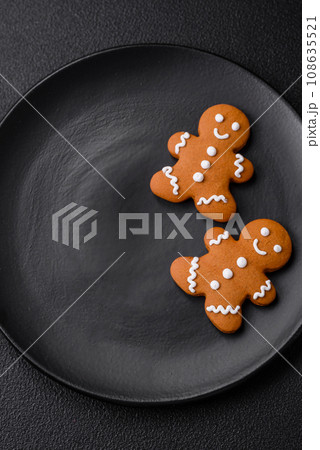 Delicious gingerbread cookies with honey, ginger and cinnamon 108635521