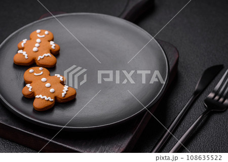Delicious gingerbread cookies with honey, ginger and cinnamon 108635522