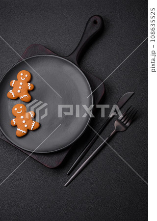 Delicious gingerbread cookies with honey, ginger and cinnamon 108635525