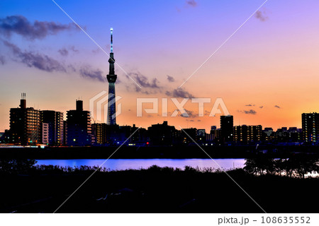 堀切水辺公園荒川土手から観る東京スカイツリーの夜景　長時間撮影 108635552