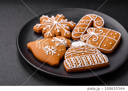 Delicious gingerbread cookies with honey, ginger and cinnamon Delicious gingerbread cookies with honey, ginger and cinnamon 108635564