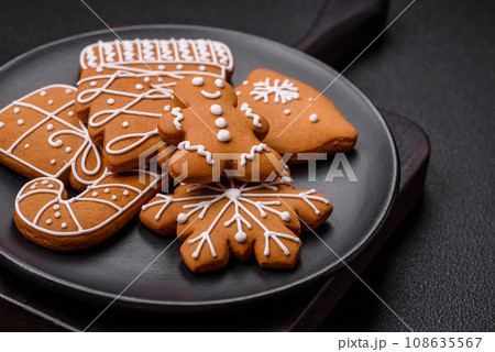 Delicious gingerbread cookies with honey, ginger and cinnamon 108635567