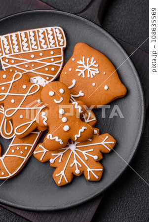 Delicious gingerbread cookies with honey, ginger and cinnamon 108635569