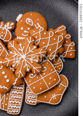 Delicious gingerbread cookies with honey, ginger and cinnamon 108635583