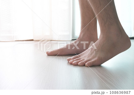 Leg of man is on the ground. She is about to walk exercise  Health and Relaxation Concepts 108636987