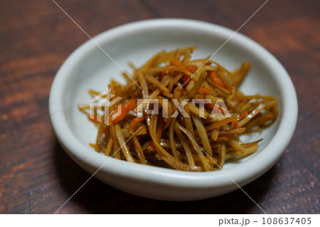 キンピラゴボウ　家庭料理 108637405