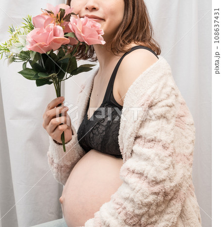 【マタニティイメージ 花束】 【マタニティイメージ 花束】 108637431