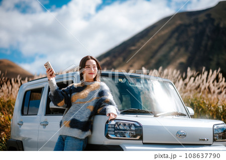 大自然を車で女性一人旅 大自然を車で女性一人旅 108637790
