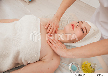 Facial massage with stones in the massage room relax spa Facial massage with stones in the massage room relax spa 108639575