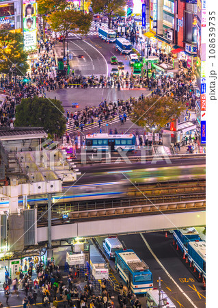 日本の東京都市景観2023ハロ本番。渋谷スクランブル交差点などを望む…=10月31日 日本の東京都市景観2023ハロ本番。渋谷スクランブル交差点などを望む…=10月31日 108639735