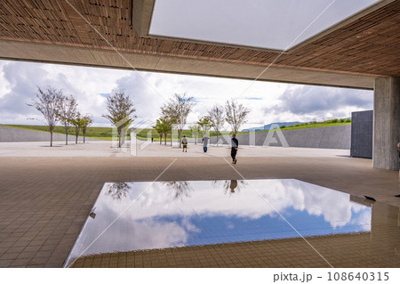 水盤とトップライト　東日本大震災津波伝承館いわてTSUNAMI(つなみ)メモリアル 108640315