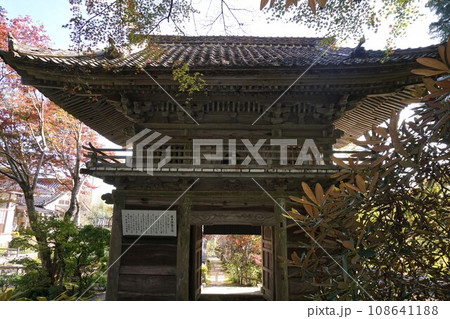 岡山県真庭市にある“花の山寺”として知られる「普門寺」:紅葉の頃 岡山県真庭市にある“花の山寺”として知られる「普門寺」:紅葉の頃 108641188
