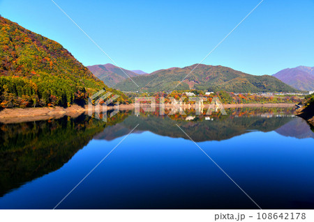 赤谷湖/猿ヶ京温泉方面を望む(群馬県みなかみ町)【2023.11】 赤谷湖/猿ヶ京温泉方面を望む(群馬県みなかみ町)【2023.11】 108642178