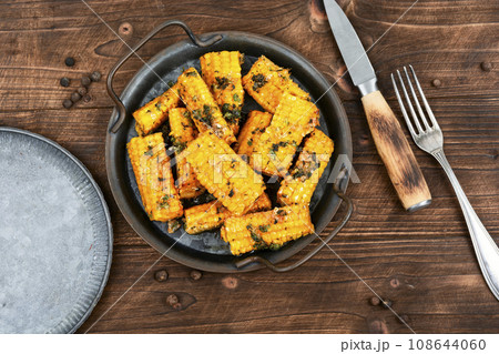 Cooked corn on the cob. 108644060