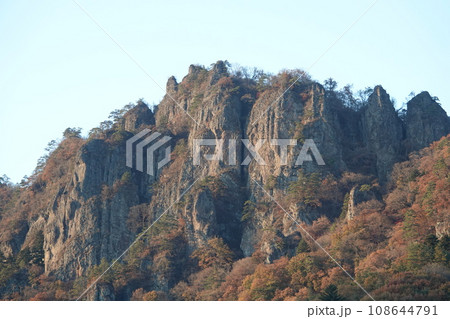 榛名湖のある、昭和天皇皇后両陛下の御成婚を記念し、御料地の払い下げを受けて設置された県立公園です。 108644791