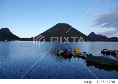 榛名湖のある、昭和天皇皇后両陛下の御成婚を記念し、御料地の払い下げを受けて設置された県立公園です。 榛名湖のある、昭和天皇皇后両陛下の御成婚を記念し、御料地の払い下げを受けて設置された県立公園です。 108644796