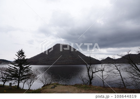 榛名湖のある、昭和天皇皇后両陛下の御成婚を記念し、御料地の払い下げを受けて設置された県立公園です。 108644819