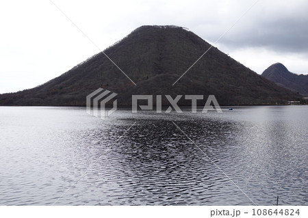 榛名湖のある、昭和天皇皇后両陛下の御成婚を記念し、御料地の払い下げを受けて設置された県立公園です。 108644824