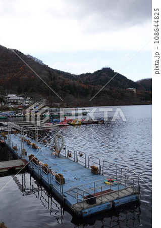 榛名湖のある、昭和天皇皇后両陛下の御成婚を記念し、御料地の払い下げを受けて設置された県立公園です。 榛名湖のある、昭和天皇皇后両陛下の御成婚を記念し、御料地の払い下げを受けて設置された県立公園です。 108644825