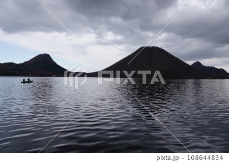 榛名湖のある、昭和天皇皇后両陛下の御成婚を記念し、御料地の払い下げを受けて設置された県立公園です。 108644834