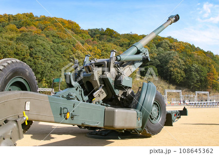 展示中の陸上自衛隊の榴弾砲FH-70 108645362