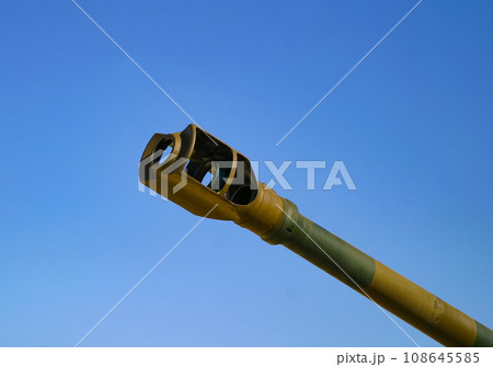 陸上自衛隊 155mm榴弾砲の砲口 108645585