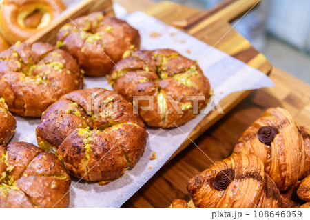 garlic bread cream cheese at cafe. homemade bakery garlic bread cream cheese at cafe. homemade bakery 108646059