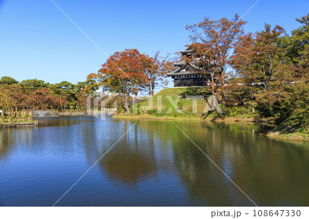 新潟　高田城址の紅葉 108647330