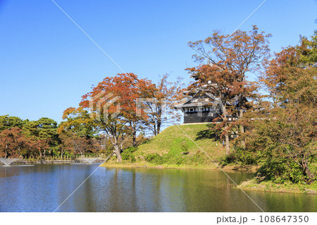 新潟　高田城址の紅葉 108647350