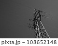 送電線のある風景 108652148