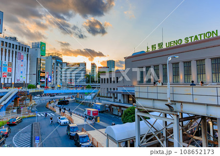 東京 台東区 夕方のJR上野駅前の都市風景 東京 台東区 夕方のJR上野駅前の都市風景 108652173