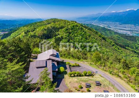 (長野県)鷹狩山展望台からの眺める、安曇野と北アルプス山麓 (長野県)鷹狩山展望台からの眺める、安曇野と北アルプス山麓 108653160