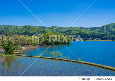 (長野県)田植えの終わった、安曇野の農村風景 (長野県)田植えの終わった、安曇野の農村風景 108653283