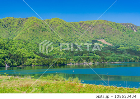 (長野県)青木湖から望む北アルプス (長野県)青木湖から望む北アルプス 108653434