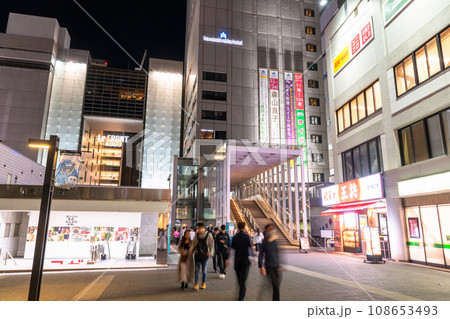 《神奈川県》川崎駅前夜の繁華街・JR川崎駅付近 108653493