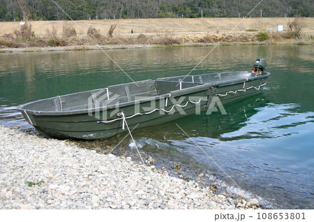 陸上自衛隊の渡河ボート 108653801