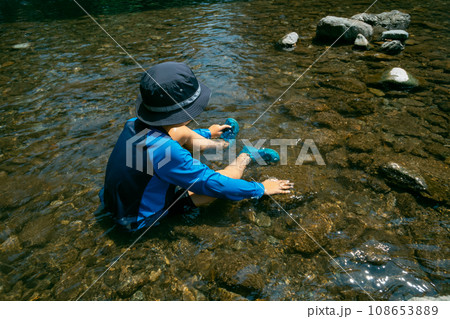 play in the river 108653889