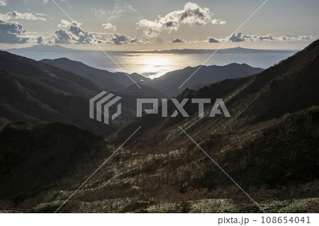 知床峠の朝焼け 108654041