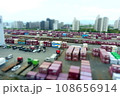 コンテナの並ぶ貨物ターミナルのミニチュア風景 108656914