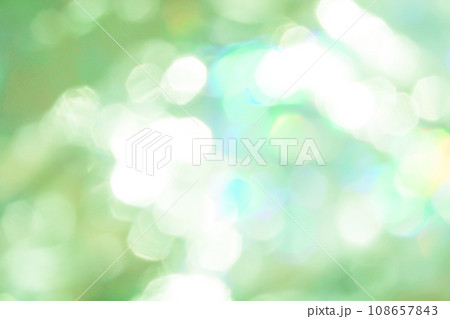 グリーン系キラキライメージ　(背景素材) 108657843
