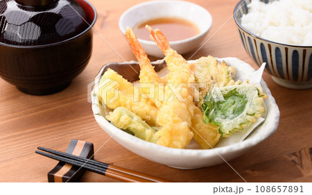 天ぷらの盛り合わせ　海老天 108657891